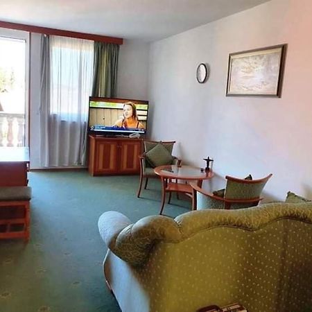 Palota Apartman Heviz Exterior photo