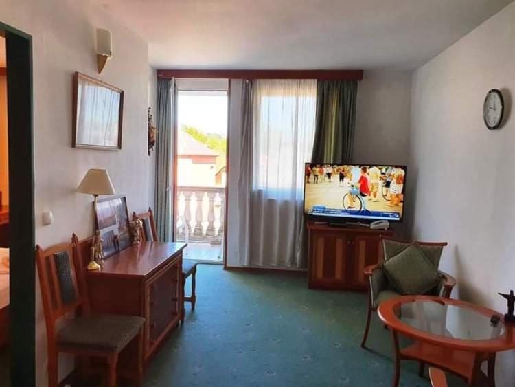 Palota Apartman Heviz Exterior photo